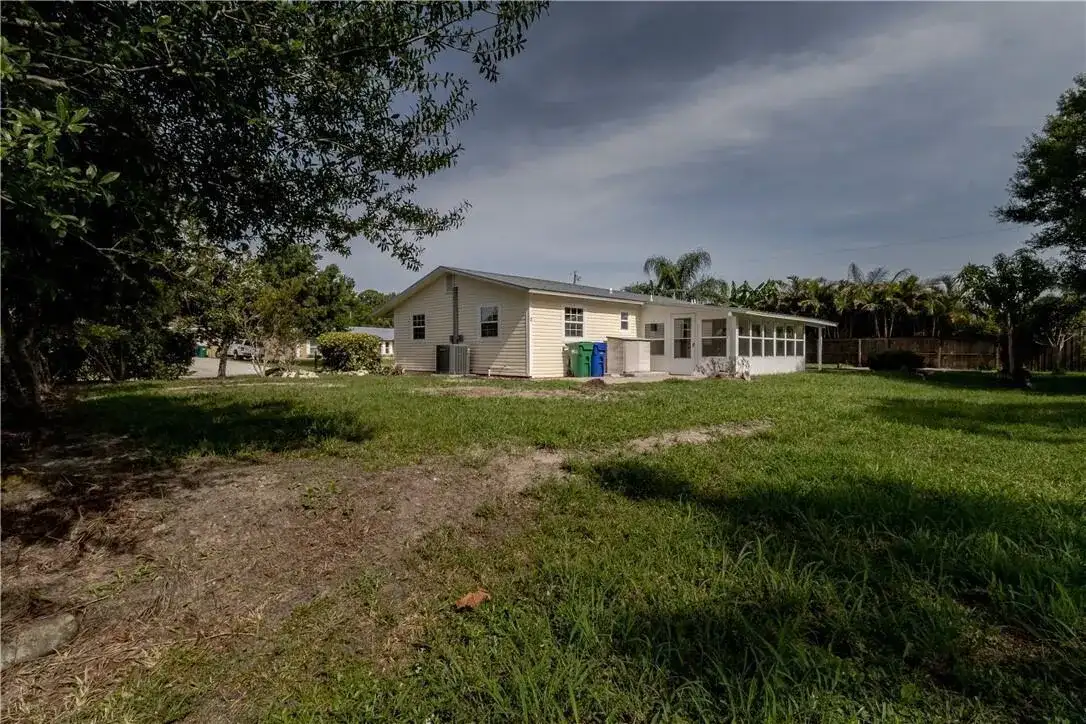 874 Blossom, Sebastian FL 32958 photo 2