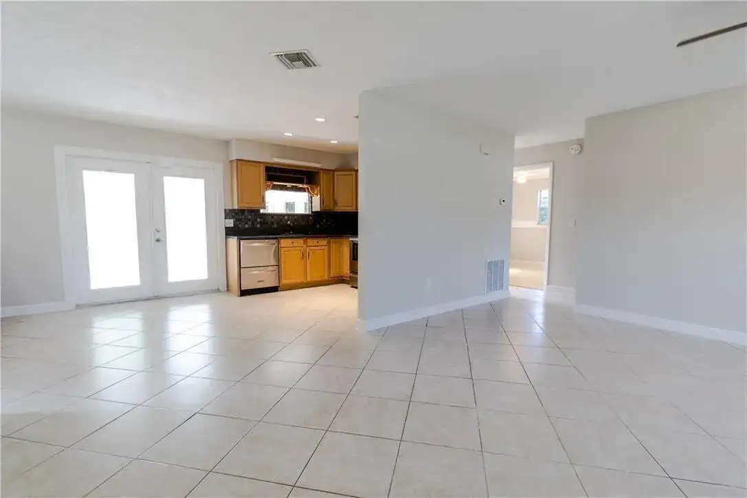 874 Blossom, Sebastian FL 32958 photo 3
