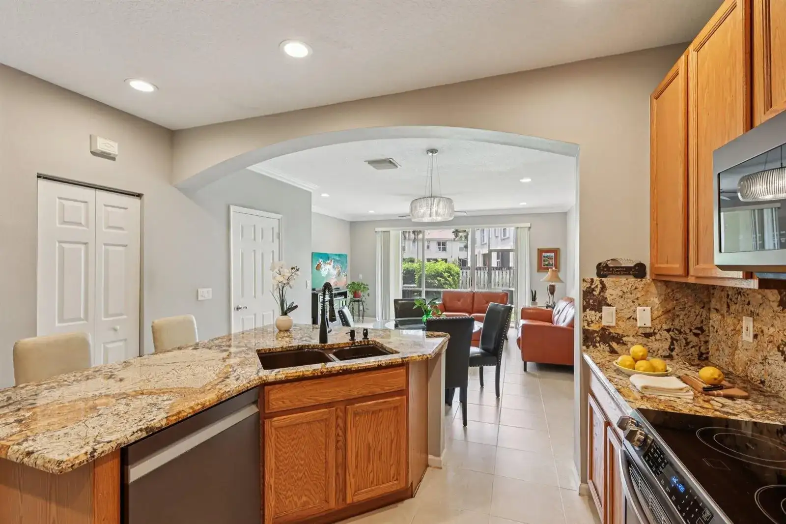 9070 Tremezzo Lane, Boynton Beach FL 33472 photo 3