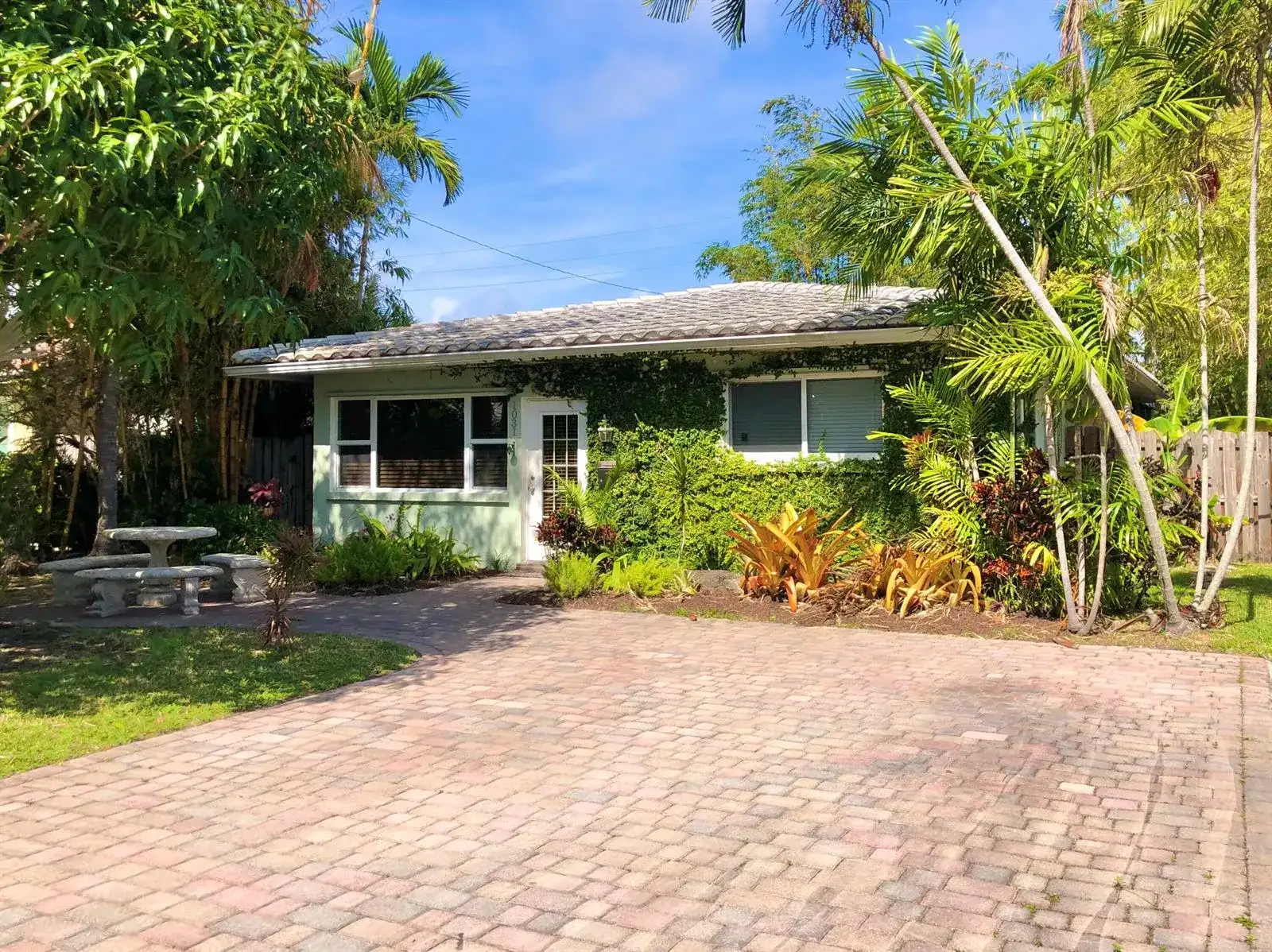 1031 Lincoln Street, Hollywood FL 33019 photo 3