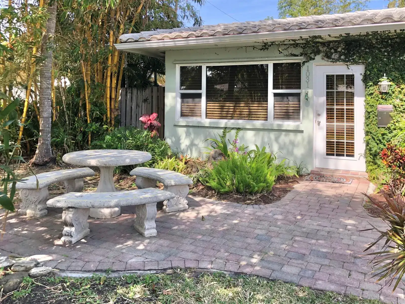1031 Lincoln Street, Hollywood FL 33019 photo 4
