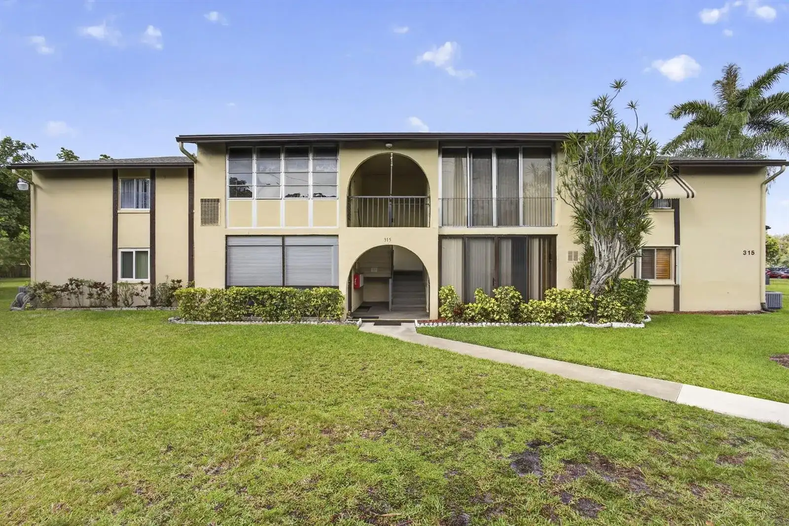 315 Pine Ridge Circle # 1, FL 33463 photo 3