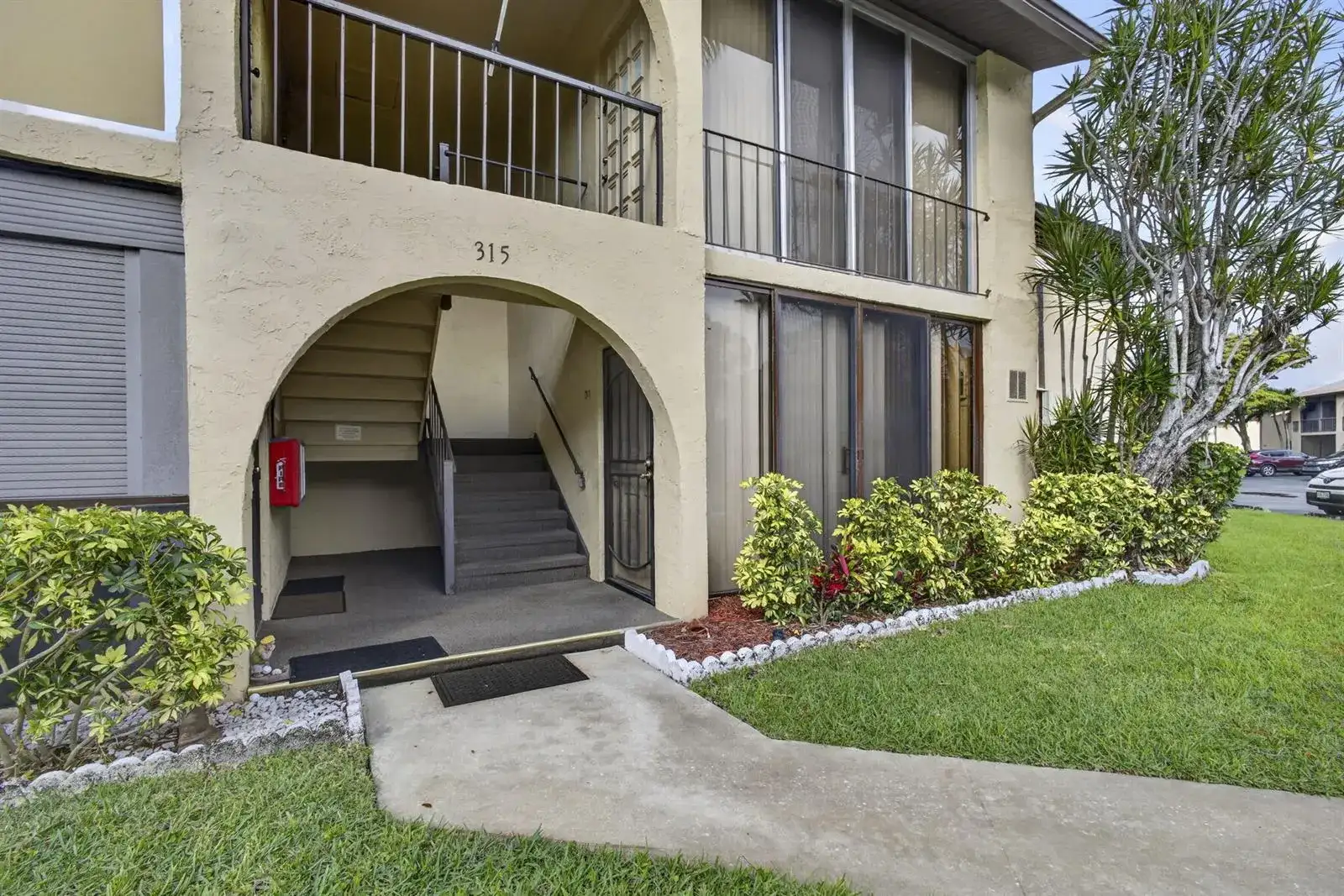 315 Pine Ridge Circle # 1, FL 33463 photo 4