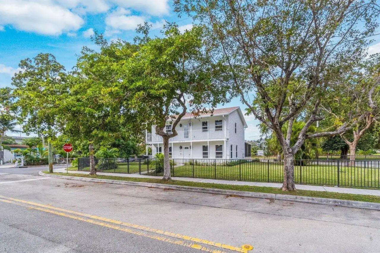 2233 Dock Street, West Palm Beach FL 33401 photo 4