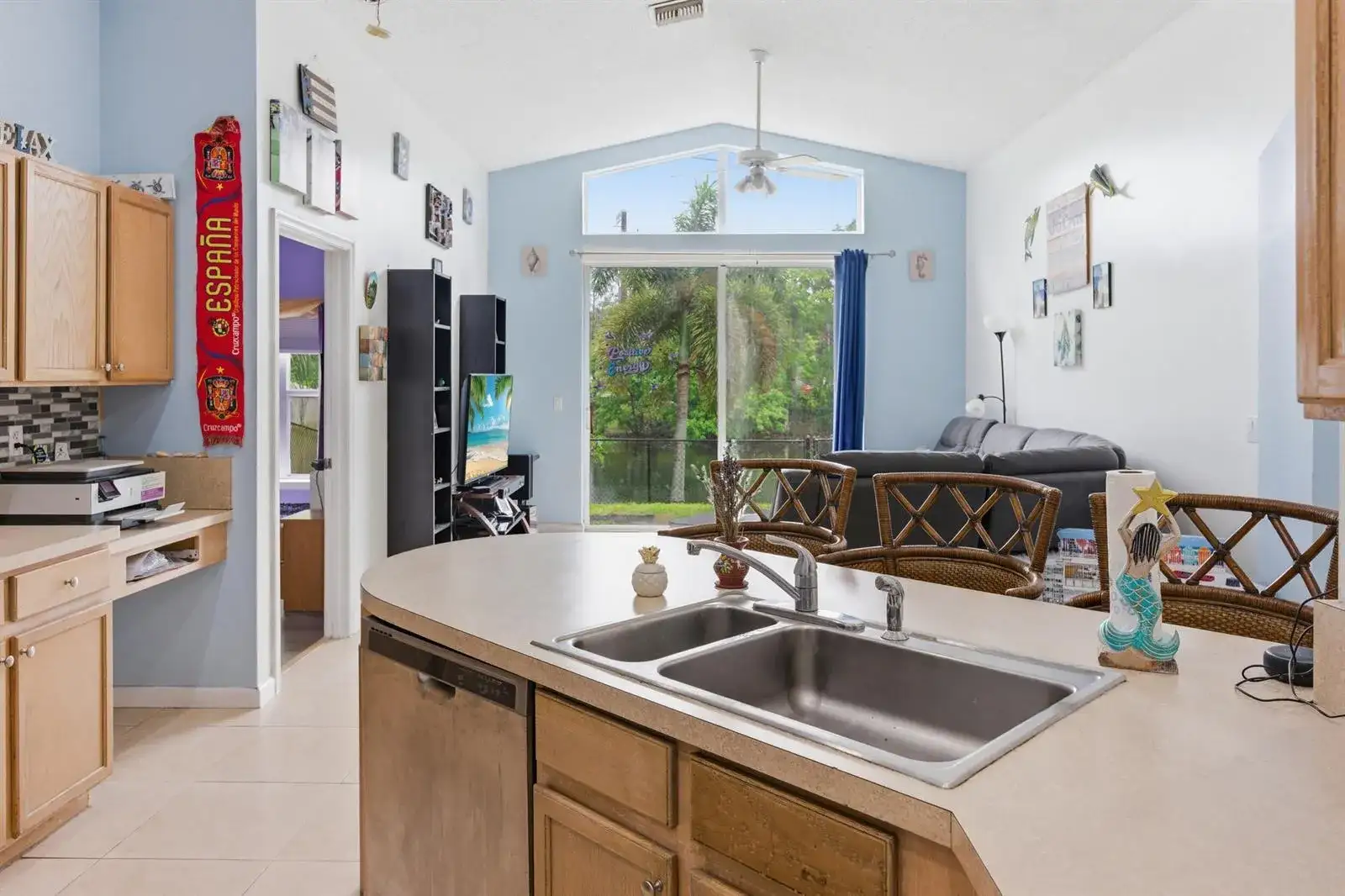 1724 Sawgrass Circle, FL 33413 photo 4