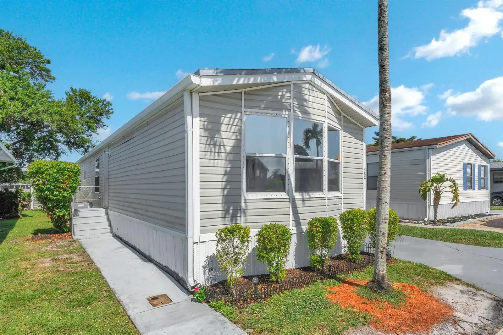 153 Plantation Boulevard, Lake Worth FL 33467 photo 3