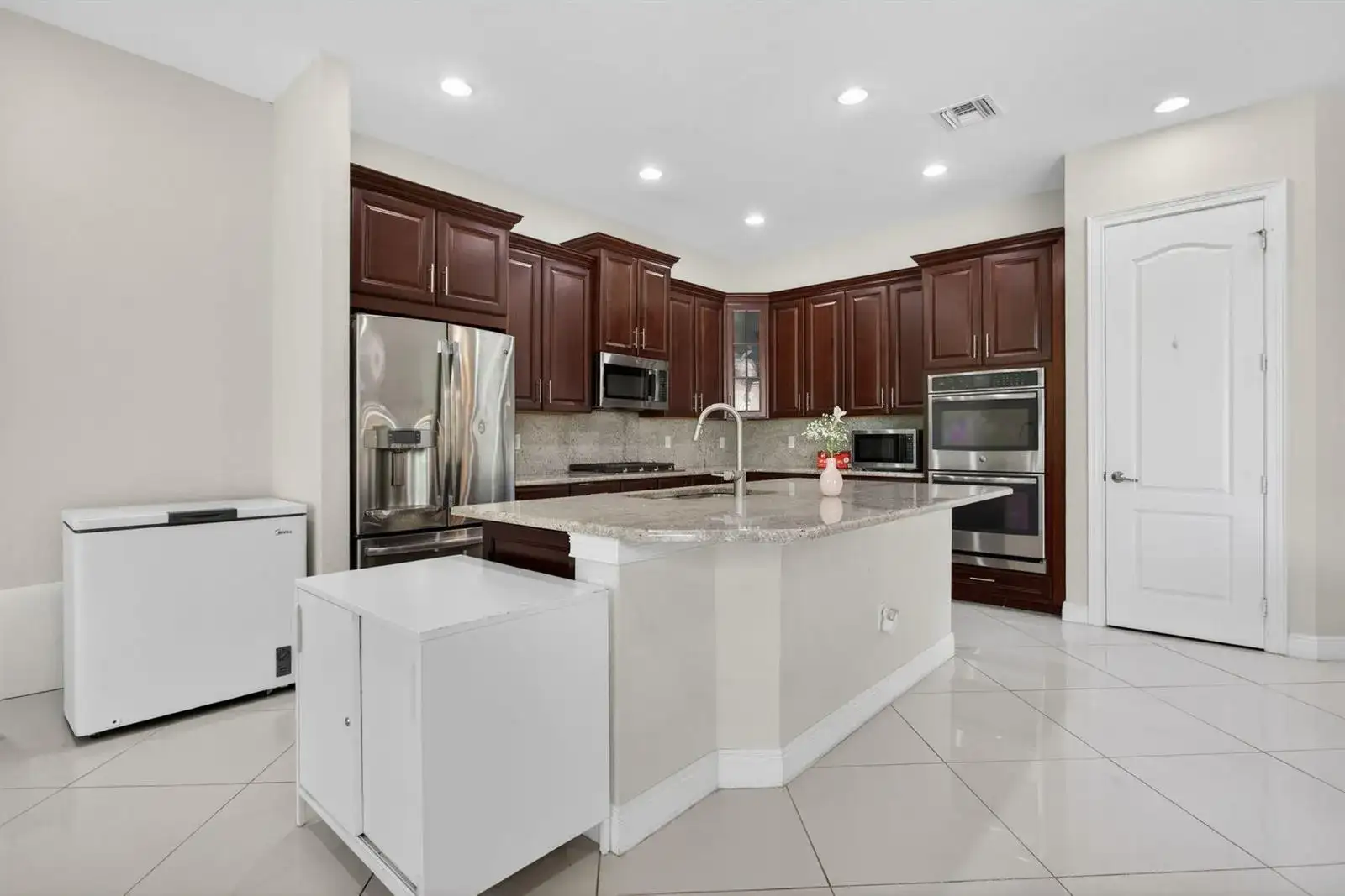8850 Miralago Way, Parkland FL 33076 photo 5