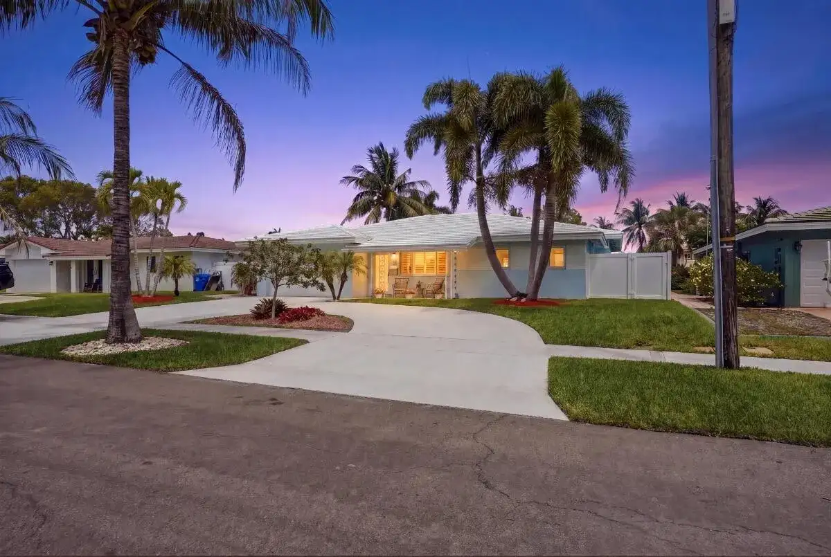 380 SE 5th Avenue, Pompano Beach FL 33060 photo 2