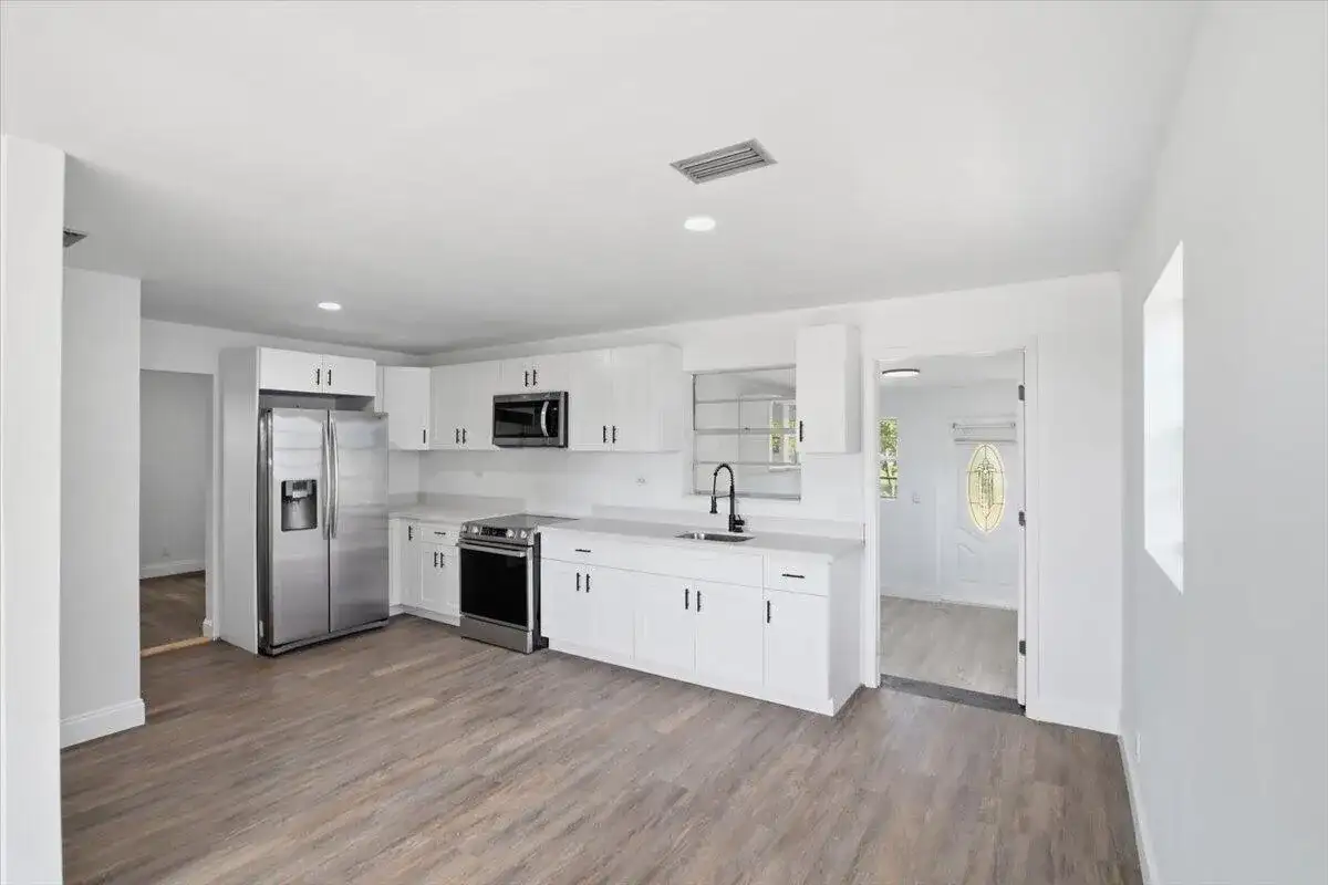 270 SW 10th Avenue, South Bay FL 33493 photo 5
