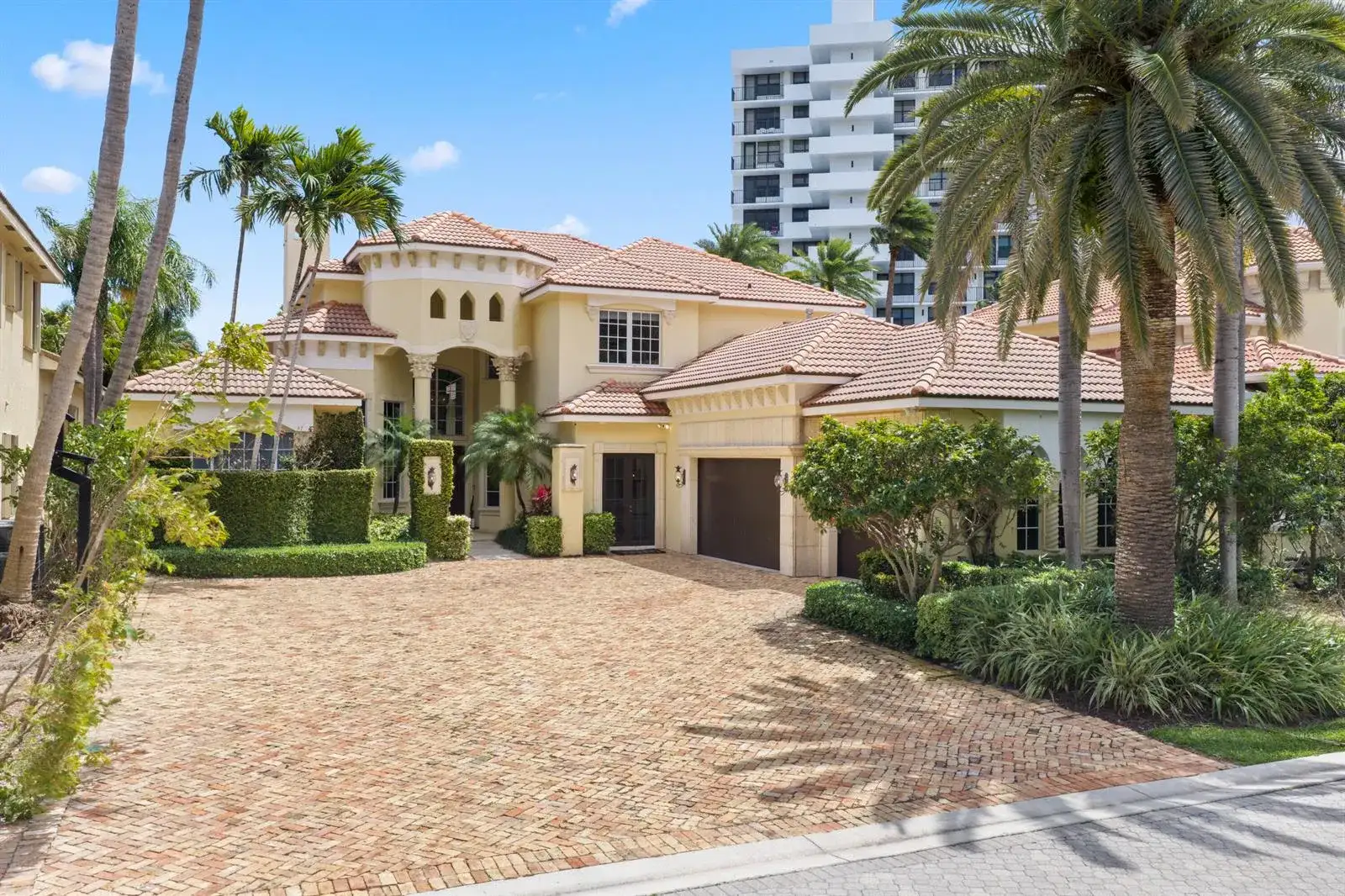 1019 Grand Court, Highland Beach FL 33487 photo 2