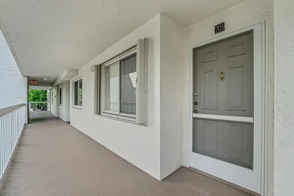 3146 Via Poinciana # 203, Lake Worth FL 33467 photo 2