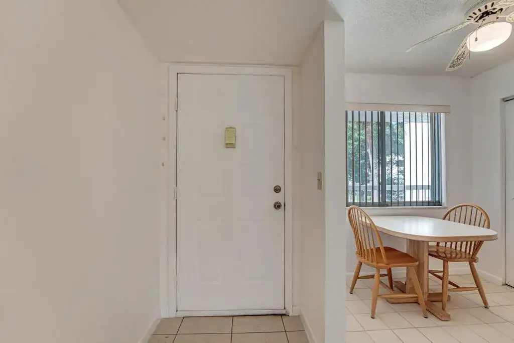 3146 Via Poinciana # 203, Lake Worth FL 33467 photo 3