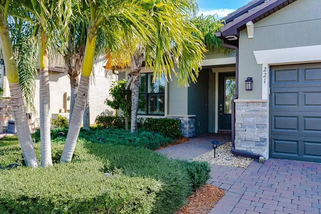 221 SE Longview Drive, Port St. Lucie FL 34984 photo 3