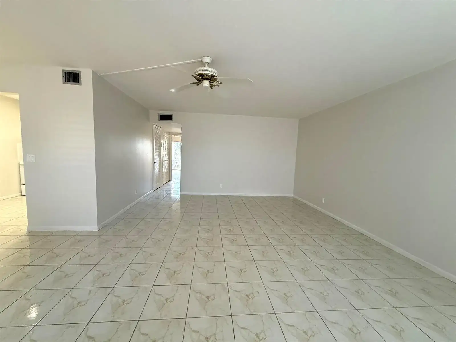 313 Greenbrier B, West Palm Beach FL 33417 photo 4