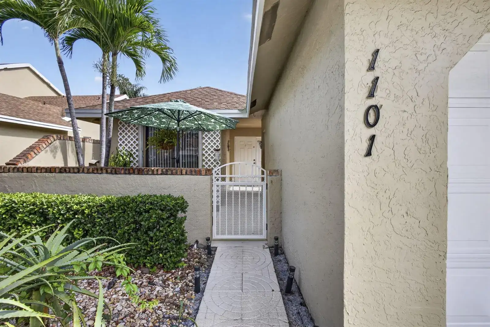 1101 Maplewood Drive, FL 33415 photo 3