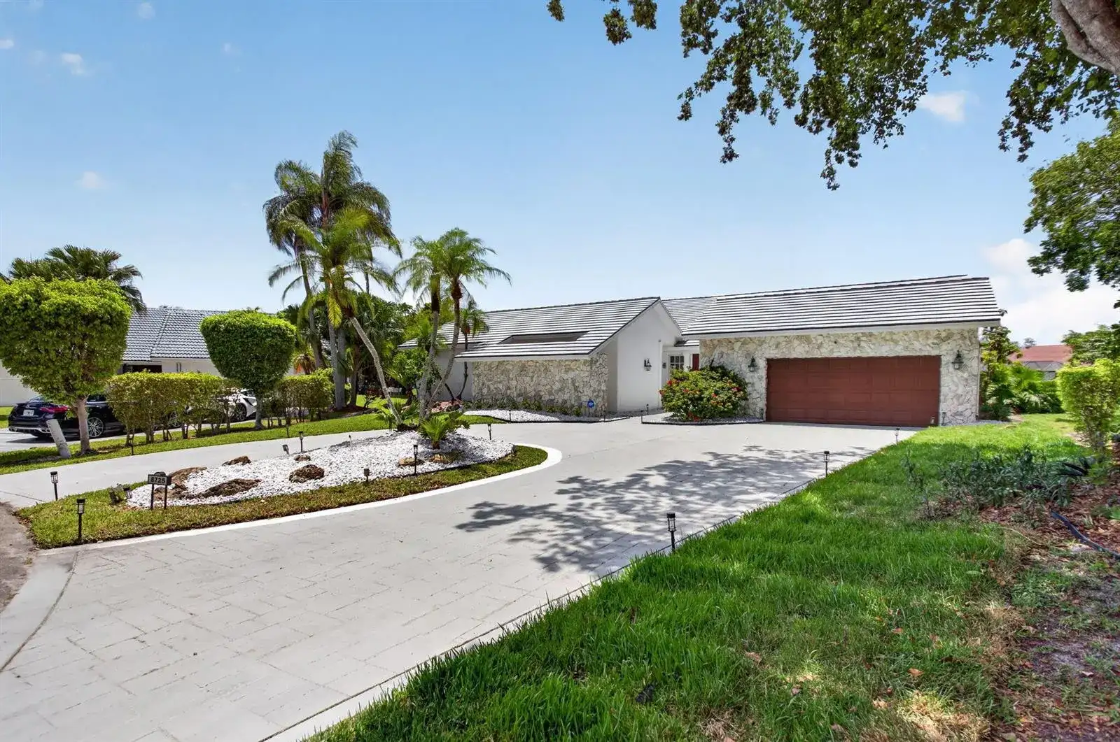 8725 Banyan Court, Tamarac FL 33321 photo 3