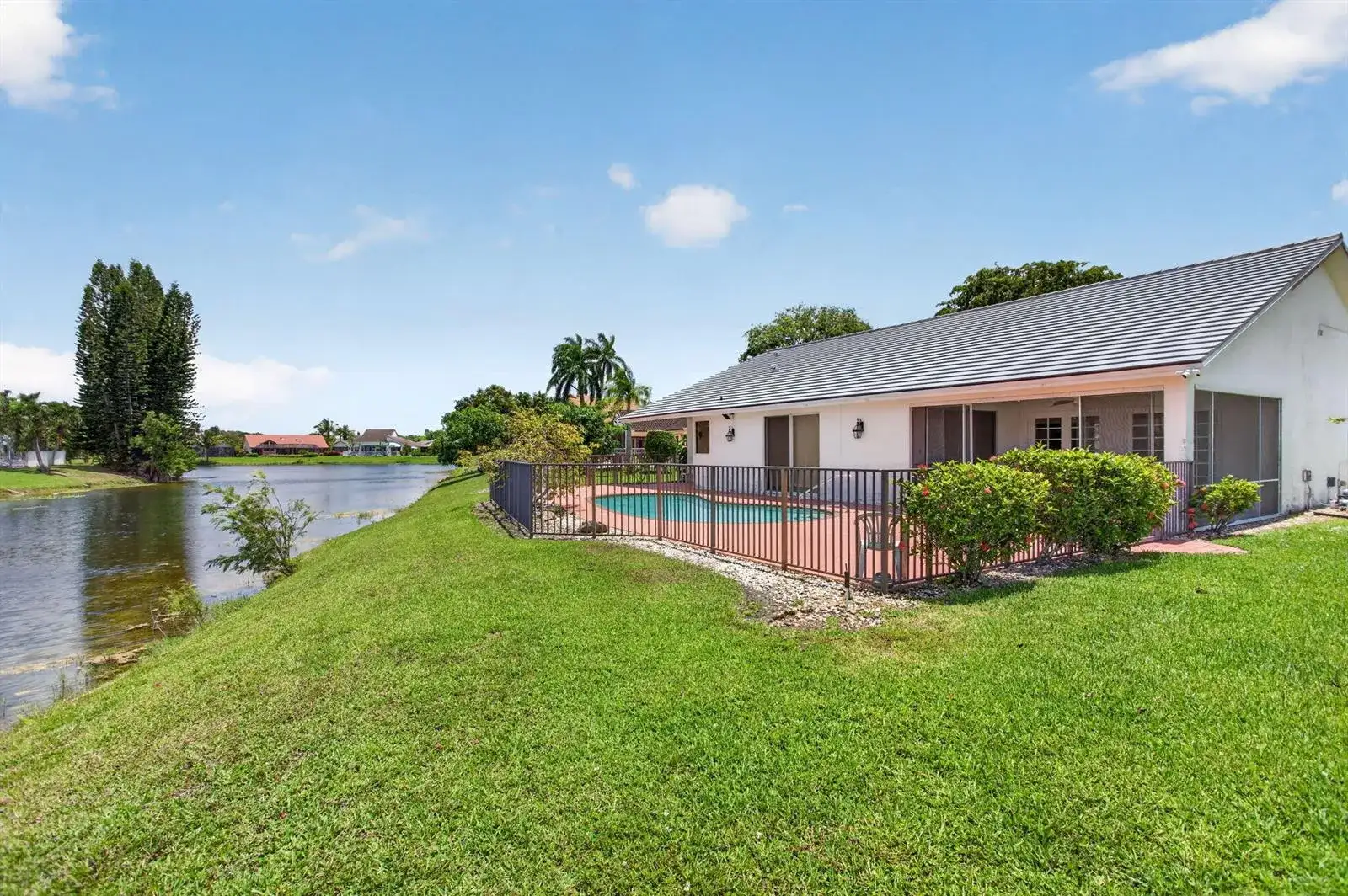 8725 Banyan Court, Tamarac FL 33321 photo 4