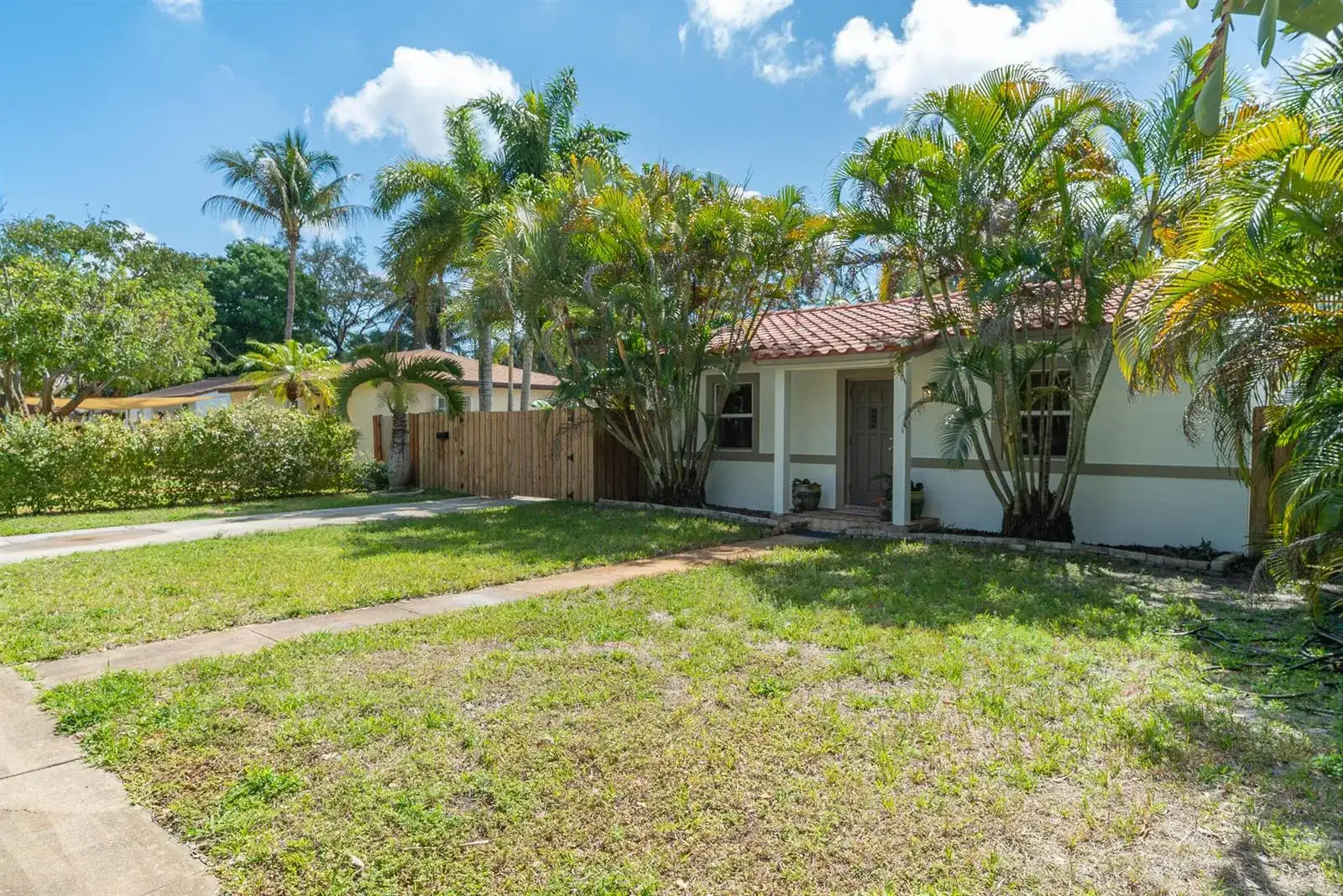 820 SW 18th Court, Fort Lauderdale FL 33315 photo 2