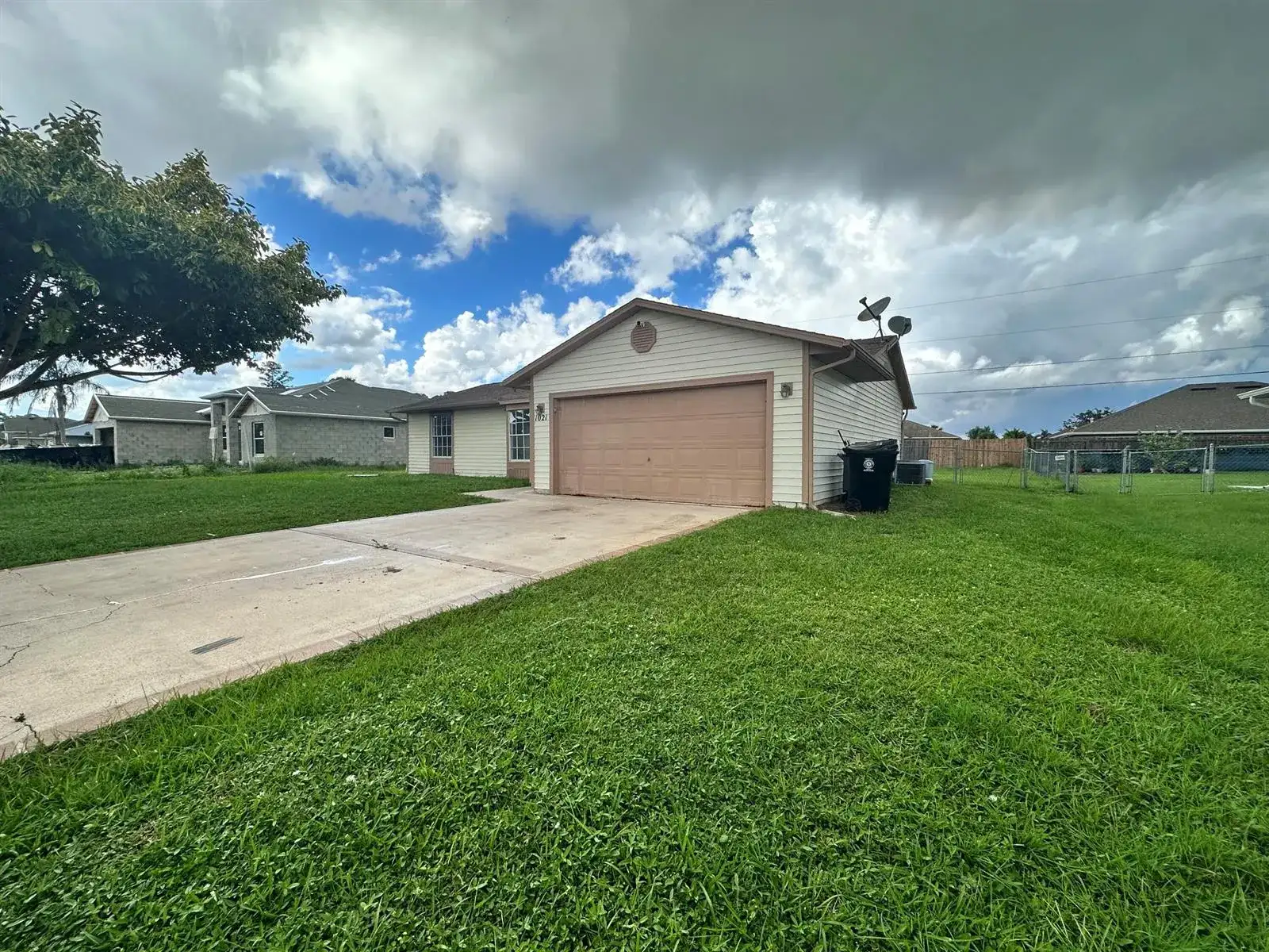 1021 SW Dubois Avenue, Port St. Lucie FL 34953 photo 2