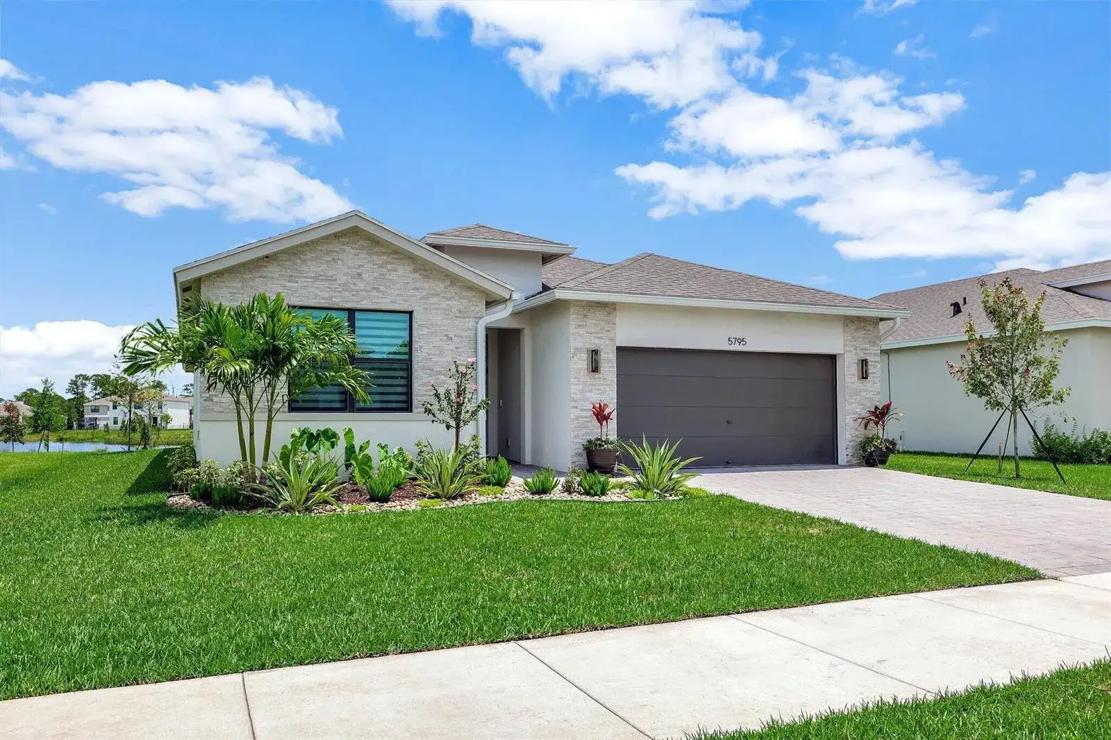 5795 SE Sky Blue Circle, Stuart FL 34997 photo 2