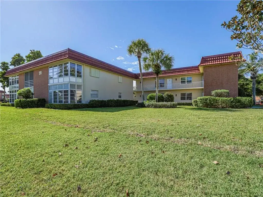 28 Pine Arbor Lane # 101, Vero Beach FL 32962 photo 2