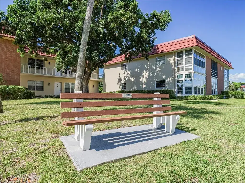 28 Pine Arbor Lane # 101, Vero Beach FL 32962 photo 4