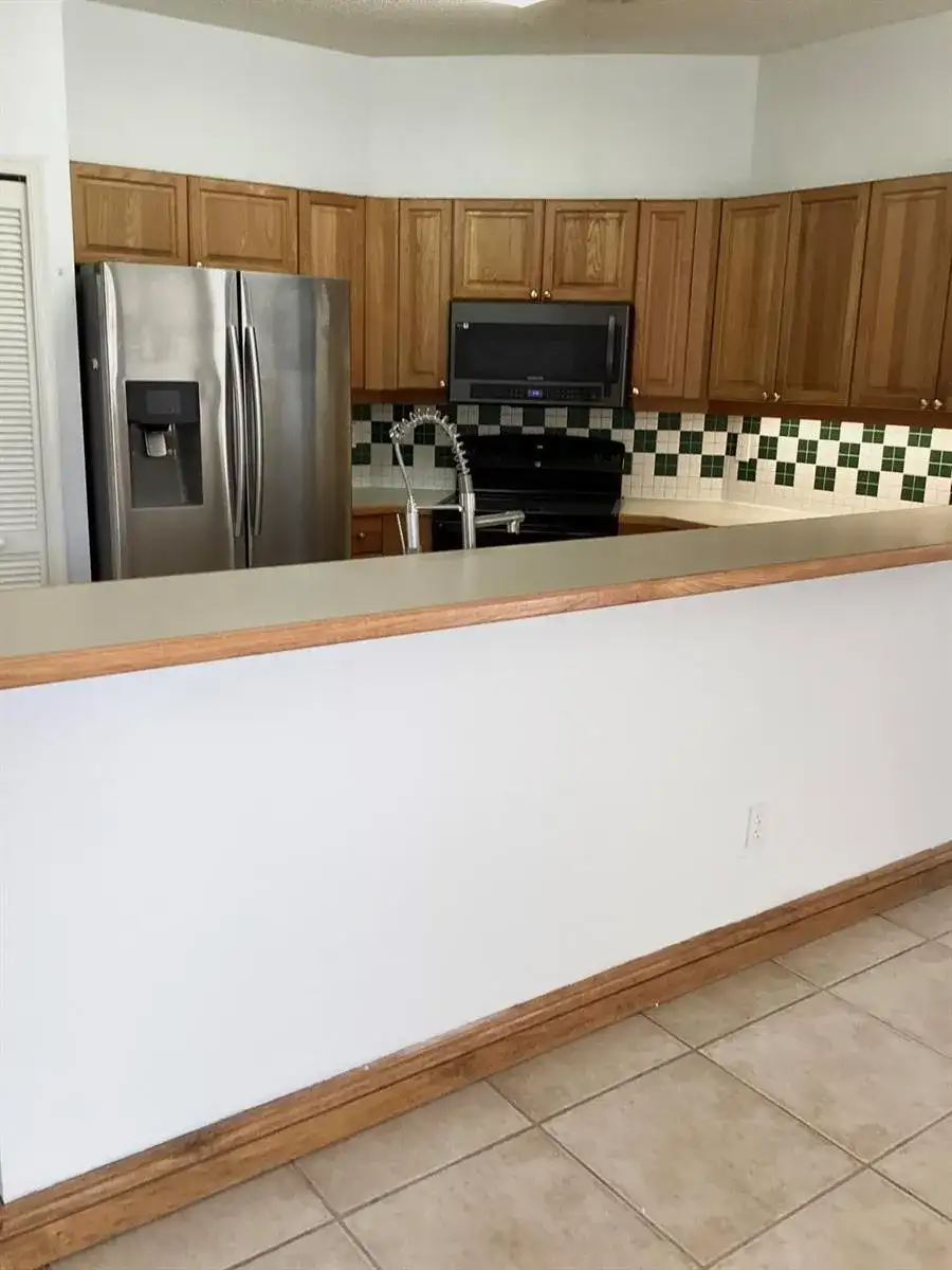 19440 SW 2nd Street, Pembroke Pines FL 33029 photo 4