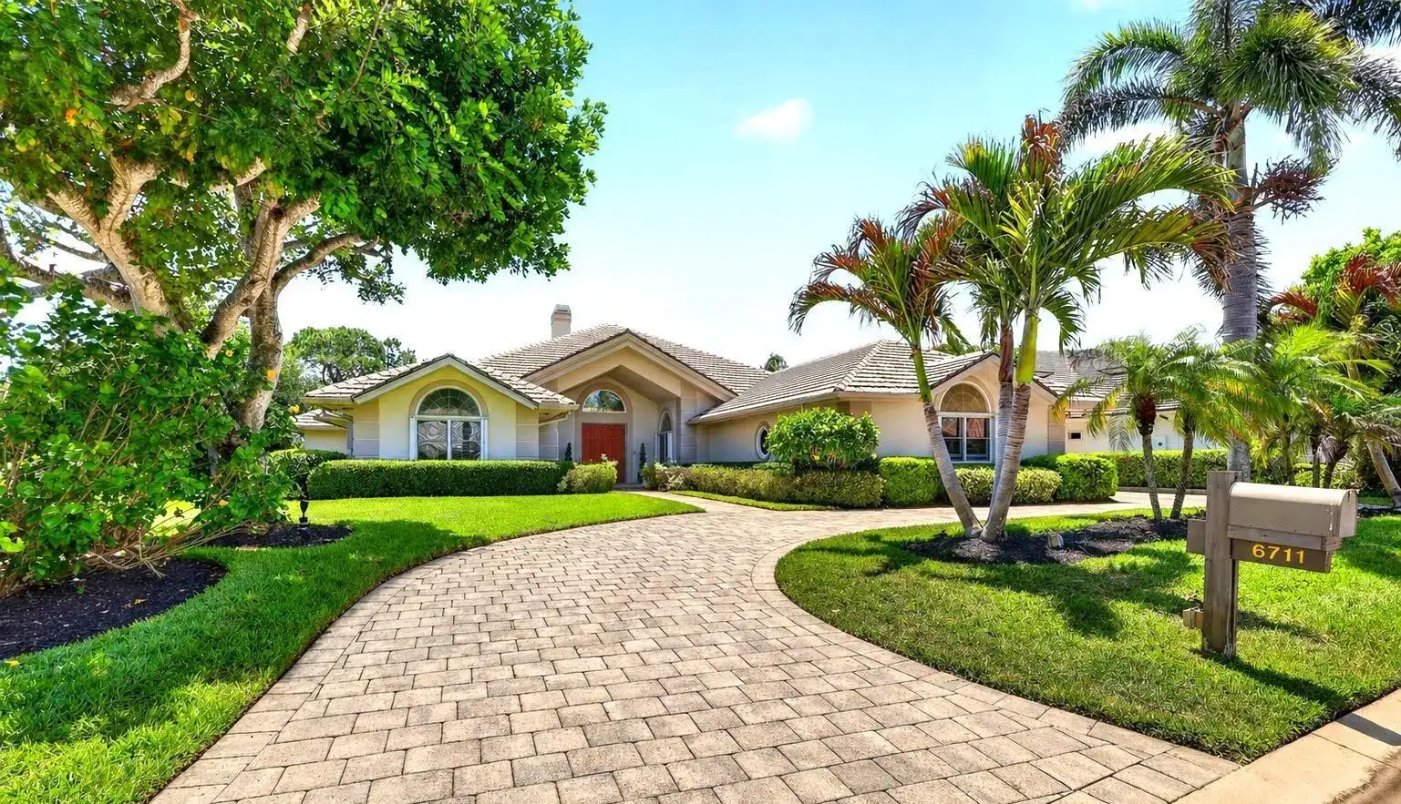 6711 SE Barrington Drive, Stuart FL 34997 photo 3