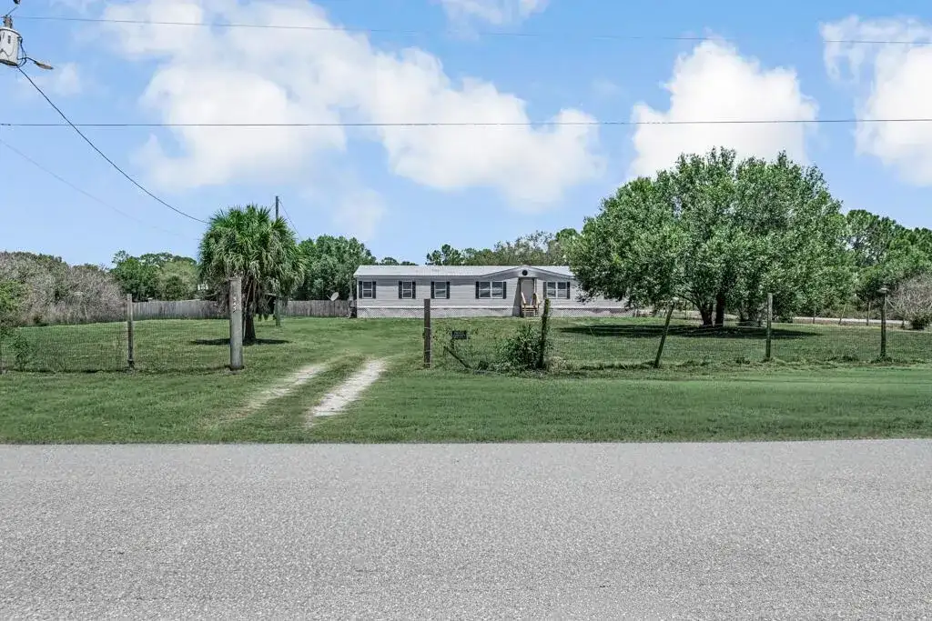 545 Bald Cypress Avenue, Clewiston FL 33440 photo 2