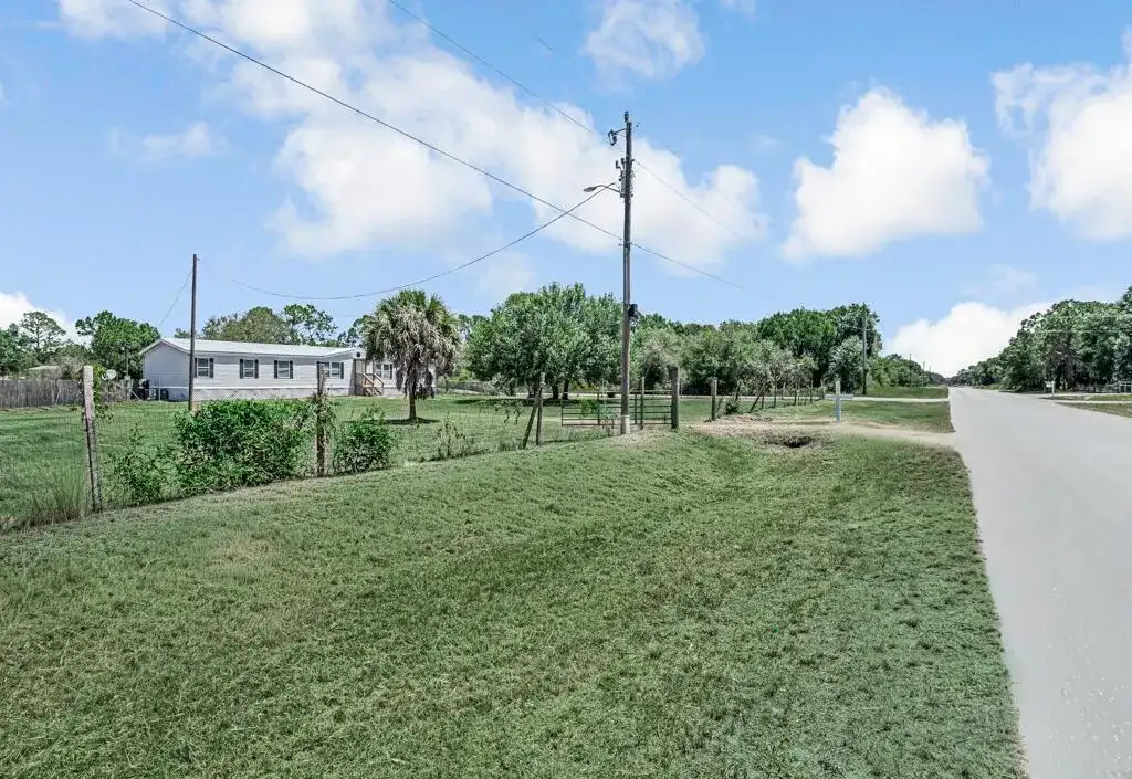 545 Bald Cypress Avenue, Clewiston FL 33440 photo 5