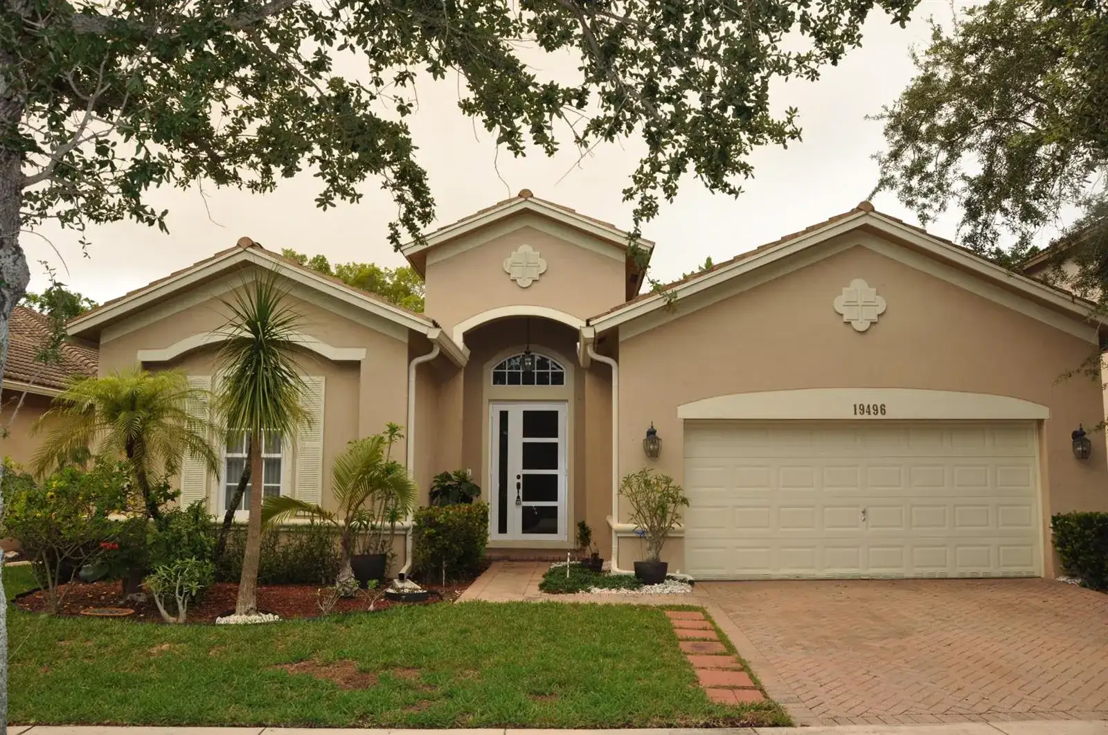 19496 S Whitewater Avenue, Weston FL 33332 photo 2
