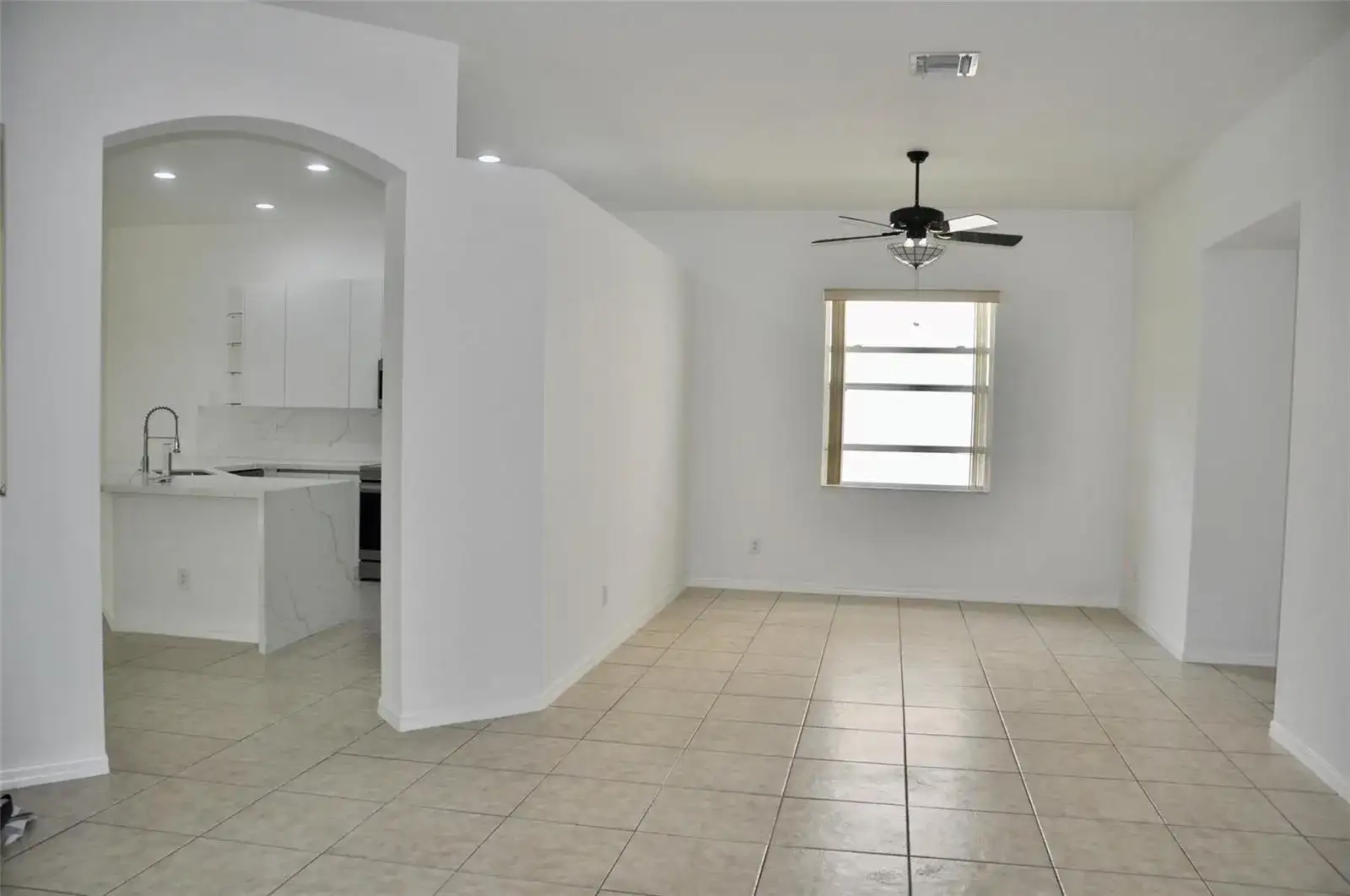 19496 S Whitewater Avenue, Weston FL 33332 photo 5