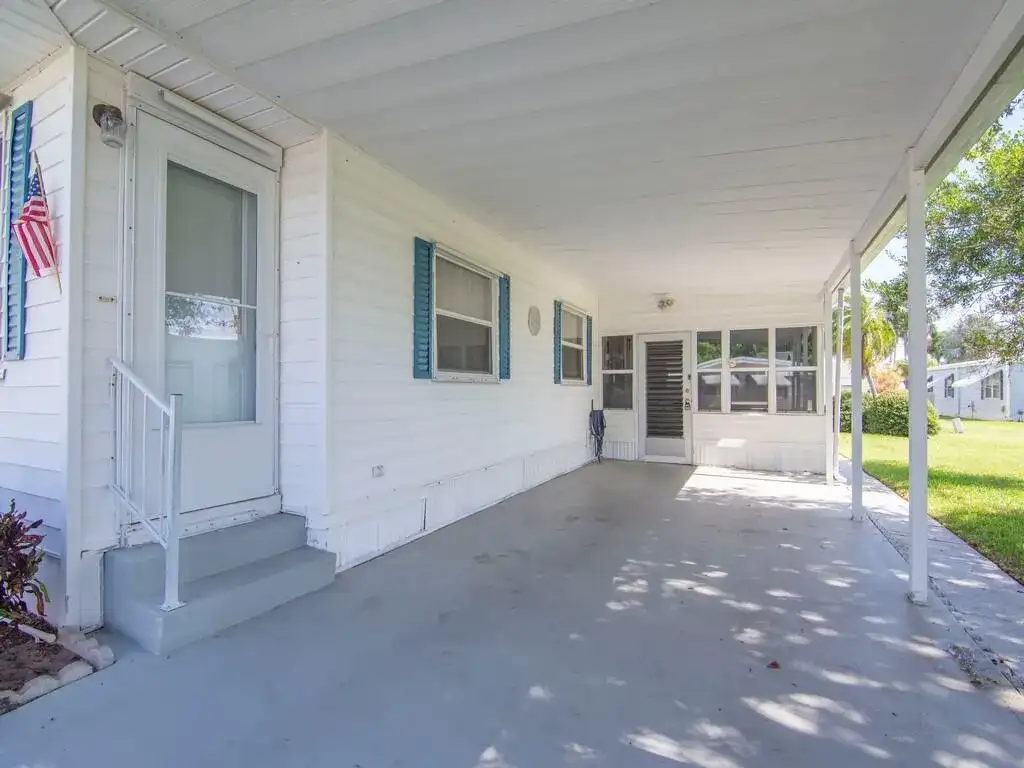 264 NE Cameo Way, Jensen Beach FL 34957 photo 2
