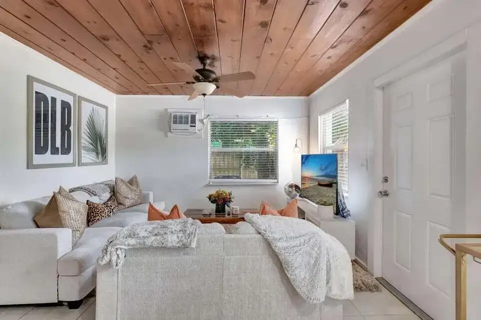 329 SE 3rd Avenue, Delray Beach FL 33483 photo 3