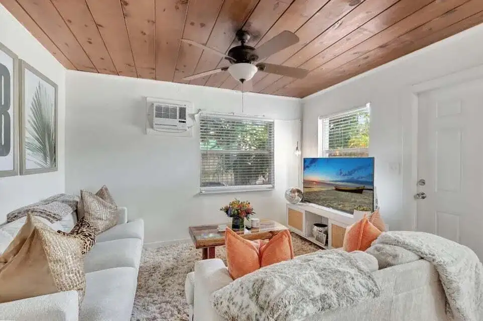 329 SE 3rd Avenue, Delray Beach FL 33483 photo 4