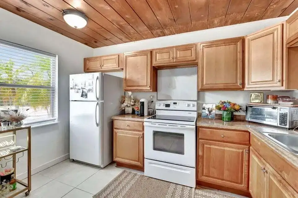 329 SE 3rd Avenue, Delray Beach FL 33483 photo 5