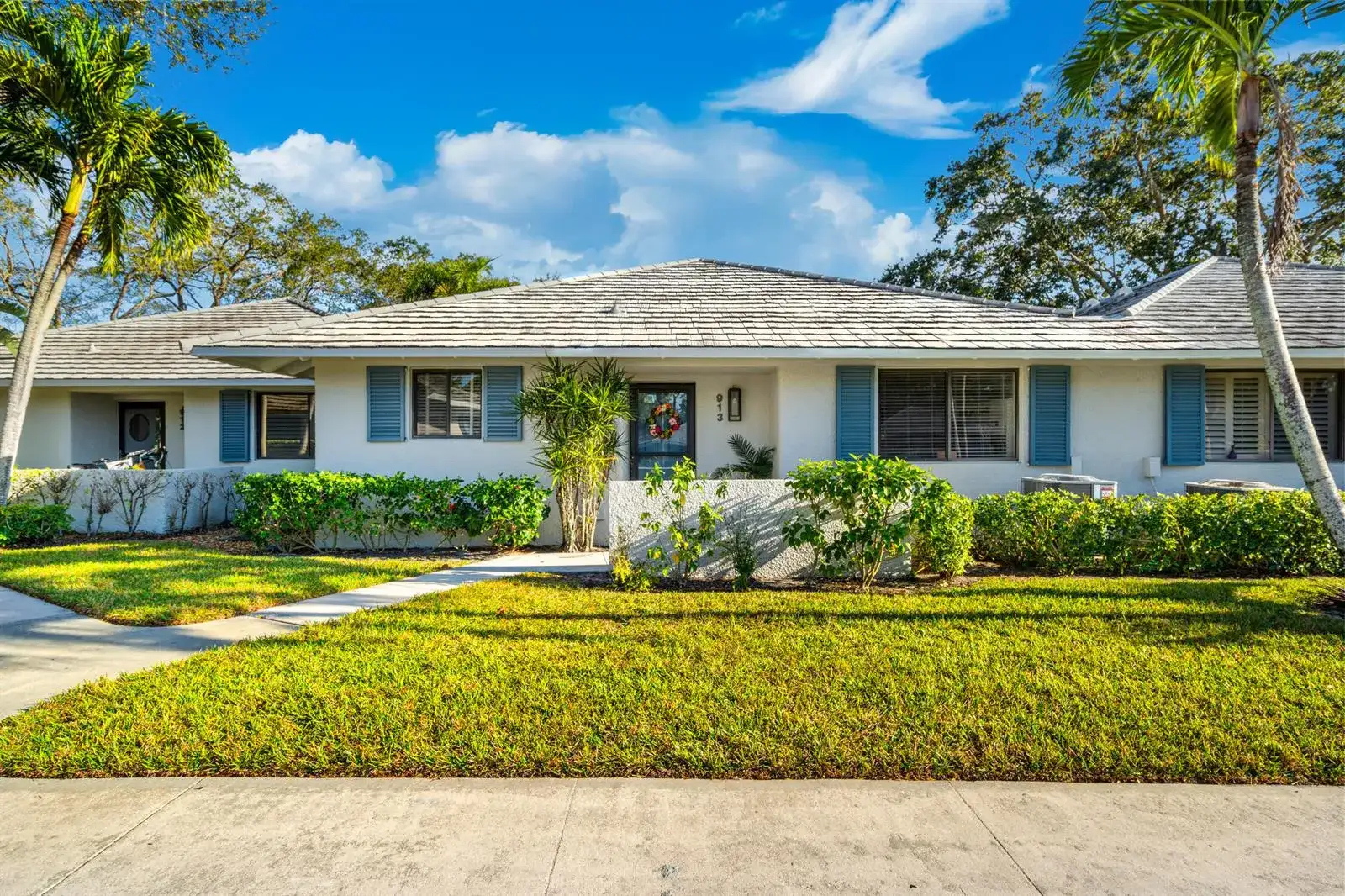 913 Club Drive, Palm Beach Gardens FL 33418 photo 2