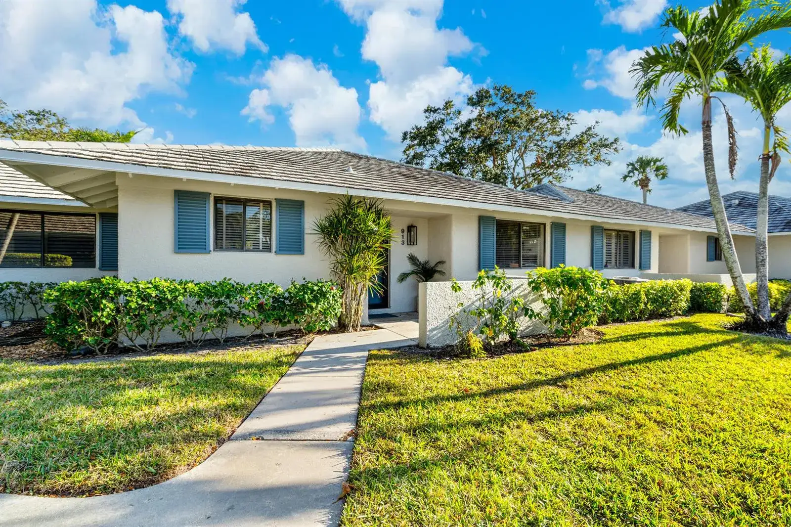 913 Club Drive, Palm Beach Gardens FL 33418 photo 3