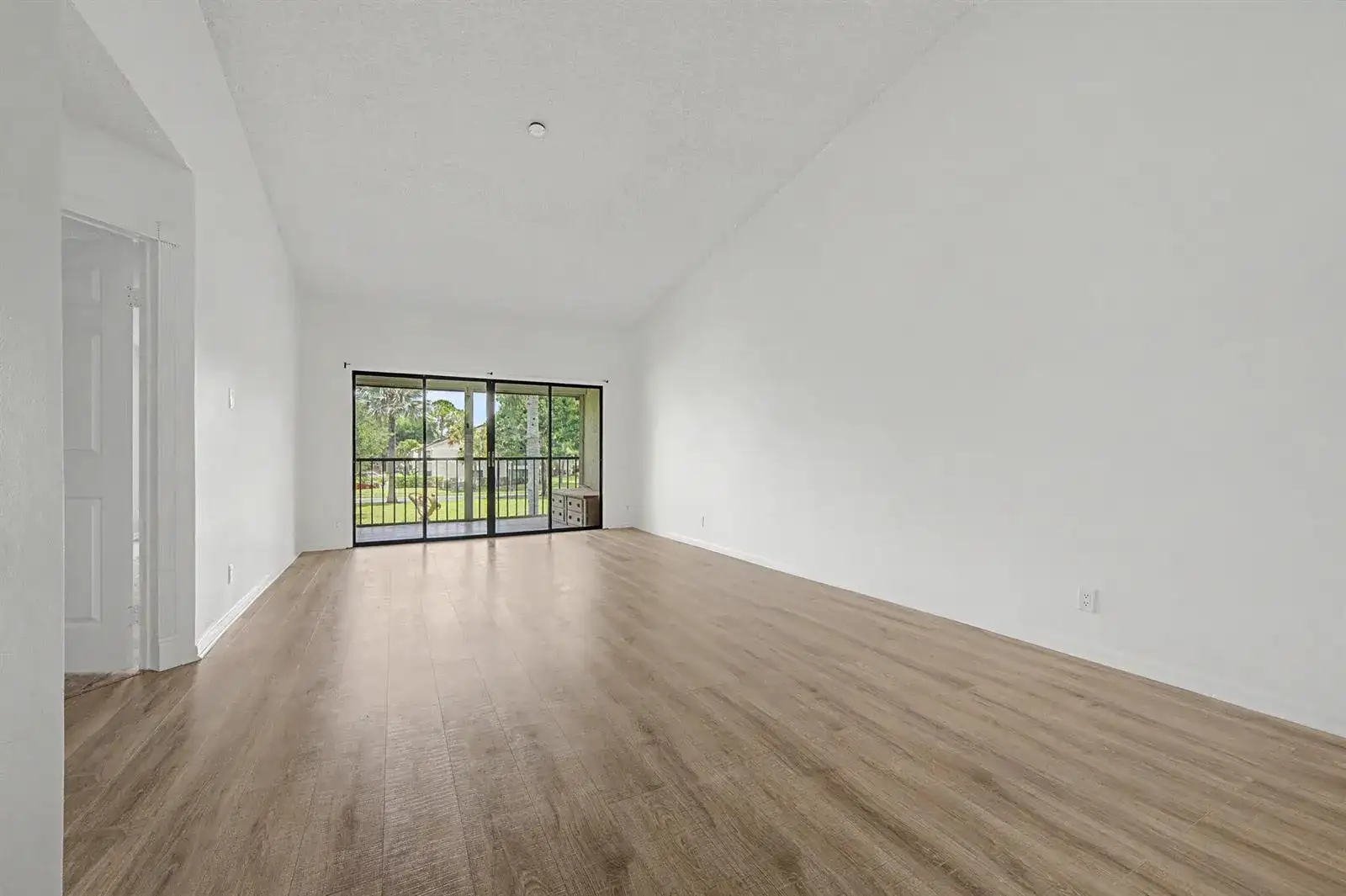 3386 Lucerne Park Drive, FL 33467 photo 5