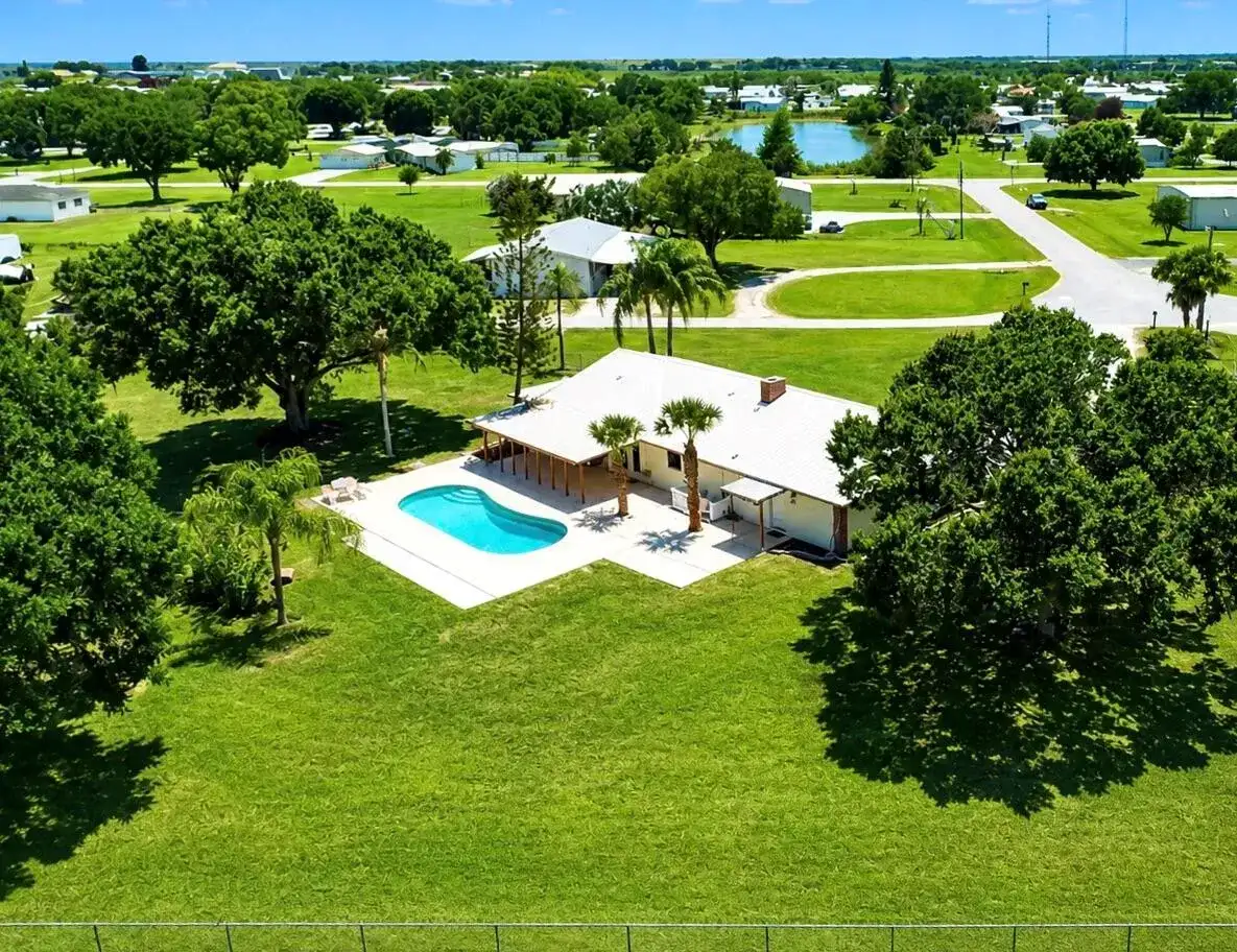 3856 SW 11th Avenue, Okeechobee FL 34974 photo 3
