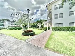 390 Fanshaw J, Boca Raton FL 33434 photo 2