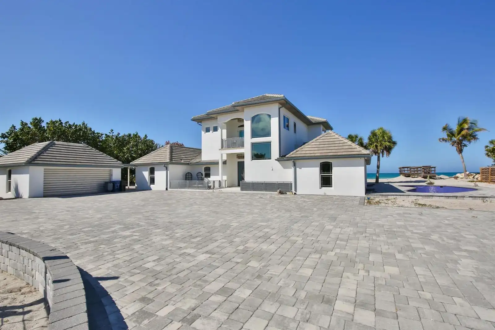 7816 Sanderling Road, Sarasota FL 34242 photo 2