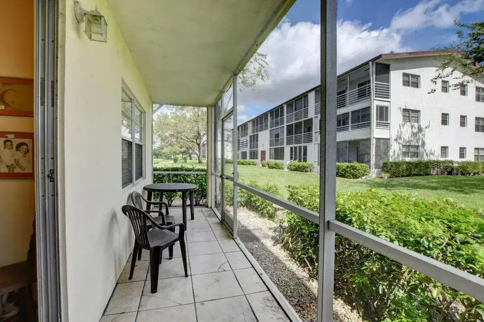 137 Fanshaw D, Boca Raton FL 33434 photo 2