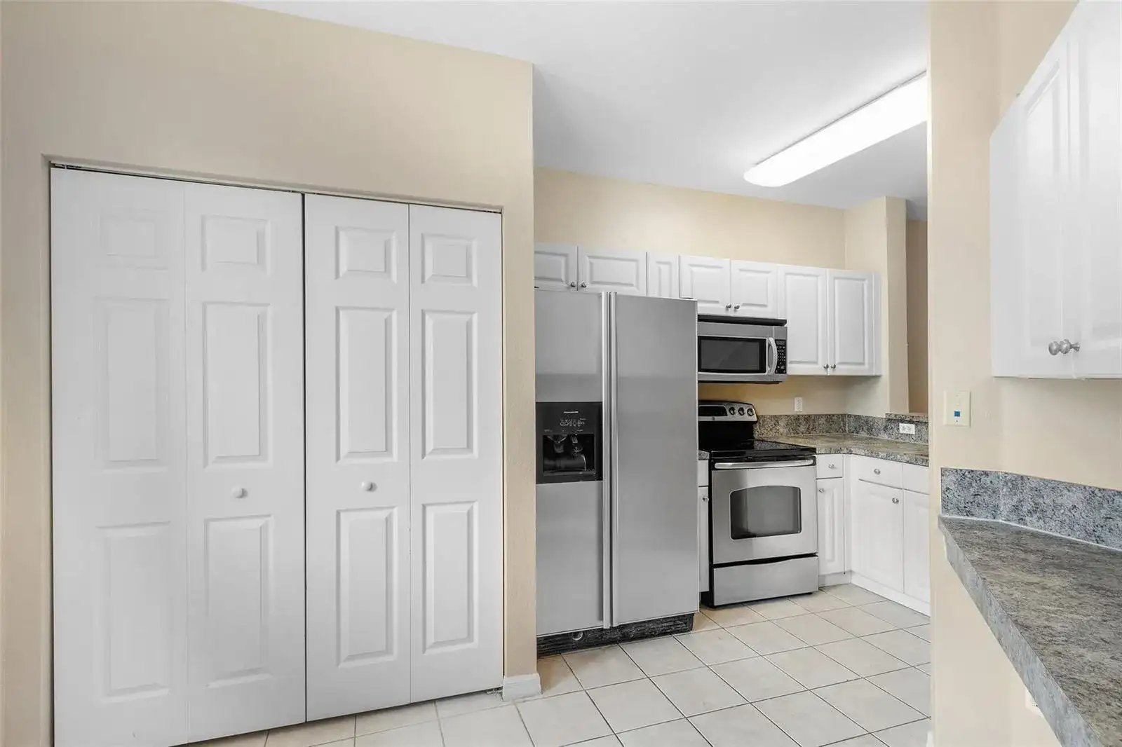 1992 Alamanda Way, Riviera Beach FL 33404 photo 4