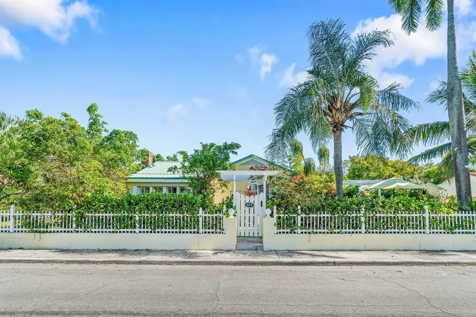 629 Selkirk Street, West Palm Beach FL 33405 photo 2