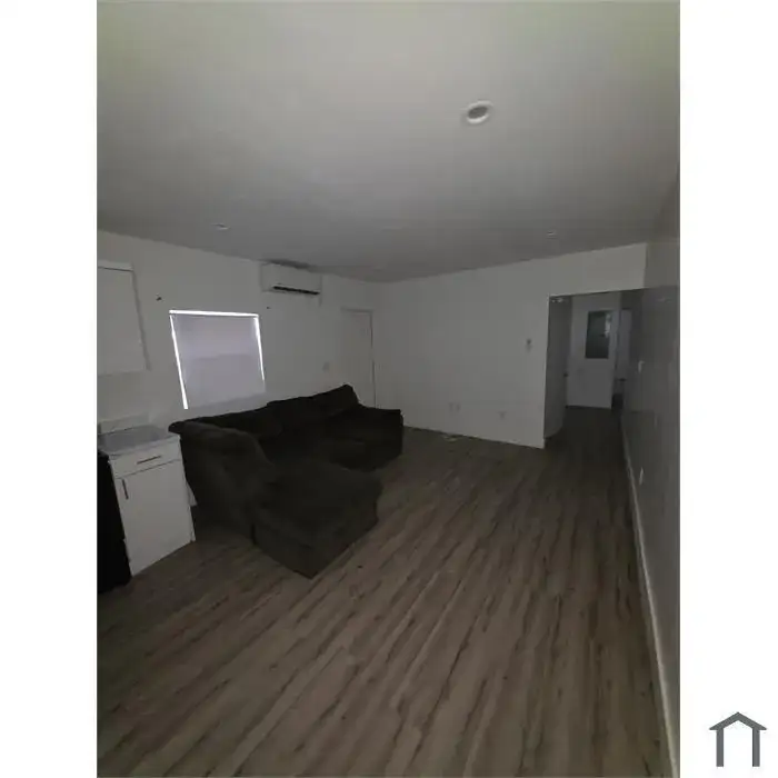 4791 NW 31st Court, Miami FL 33142 photo 3