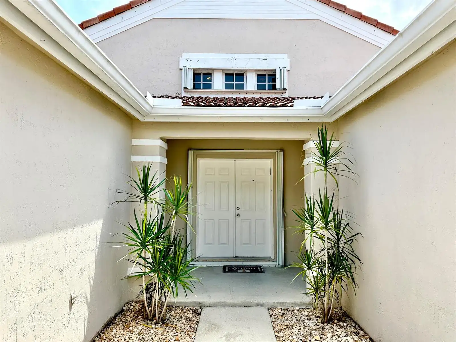 386 Carrington Drive, Weston FL 33326 photo 2