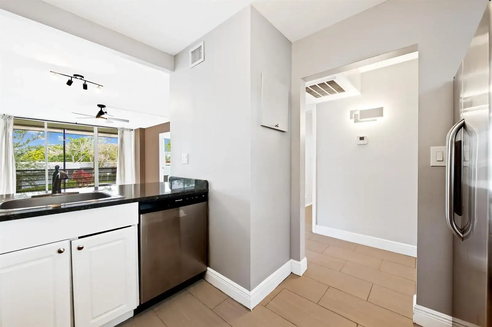 113 Royal Park Drive # 2h, Oakland Park FL 33309 photo 3