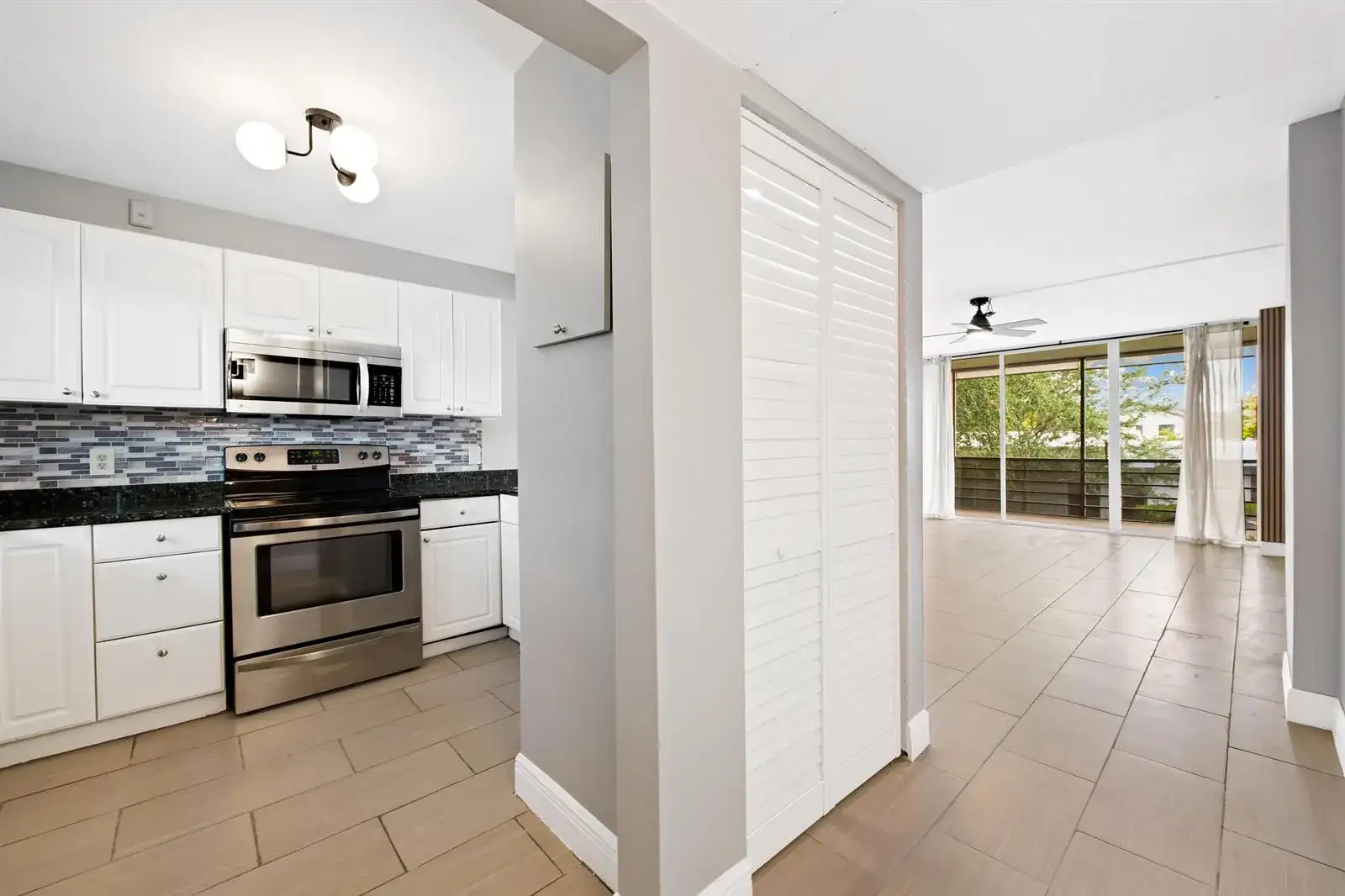 113 Royal Park Drive # 2h, Oakland Park FL 33309 photo 4