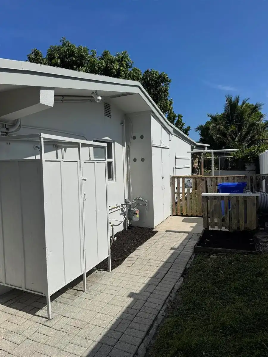 2560 NE 20th Street, Pompano Beach FL 33062 photo 4